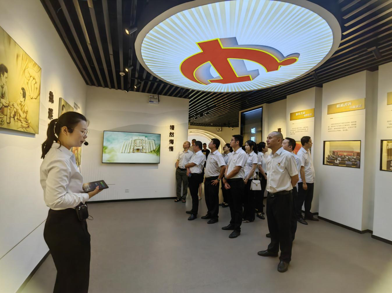 市秦巴農(nóng)擔(dān)公司開展“學(xué)習(xí)黨規(guī)黨紀(jì)、筑牢廉潔底線”黨紀(jì)學(xué)習(xí)主題黨日活動